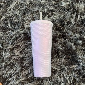 Brand new 🌟✨ Starbucks studded holiday tumblers in icy white ❄️